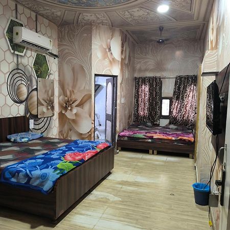 Hotel Jogi Guest House Welcome All Families, Friends, Groups, Couples, Singles Fully Airconditioner, Attach Washrooms, Lift, Wifi, 24 Hours Room Service, Power Backup Amritsar Exterior foto