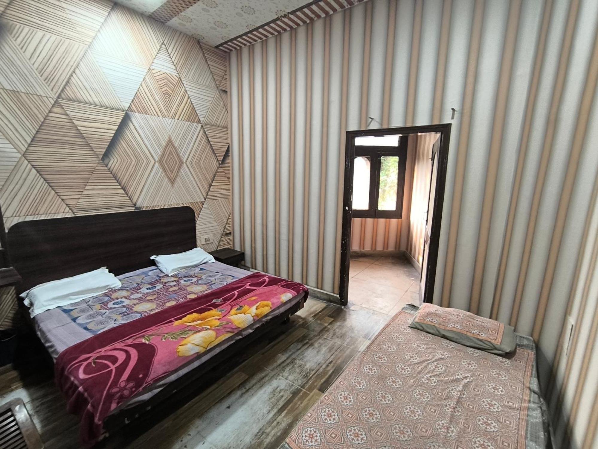 Hotel Jogi Guest House Welcome All Families, Friends, Groups, Couples, Singles Fully Airconditioner, Attach Washrooms, Lift, Wifi, 24 Hours Room Service, Power Backup Amritsar Exterior foto