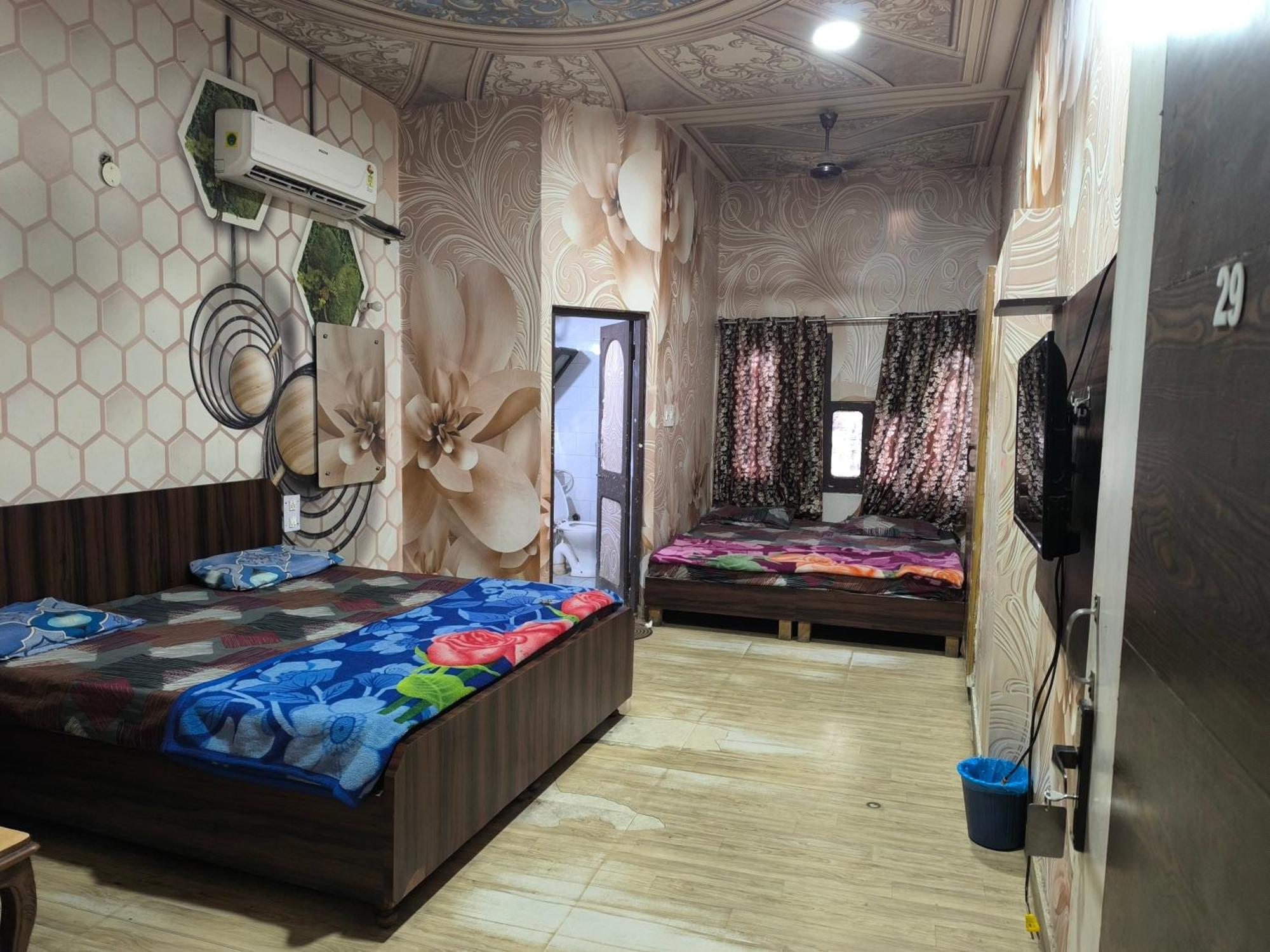 Hotel Jogi Guest House Welcome All Families, Friends, Groups, Couples, Singles Fully Airconditioner, Attach Washrooms, Lift, Wifi, 24 Hours Room Service, Power Backup Amritsar Exterior foto