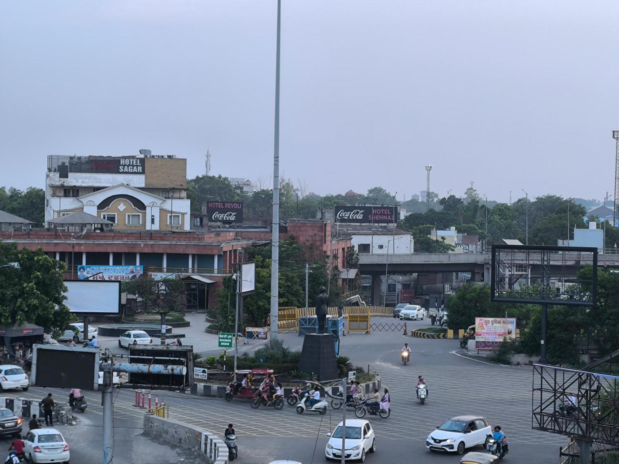 Hotel Jogi Guest House Welcome All Families, Friends, Groups, Couples, Singles Fully Airconditioner, Attach Washrooms, Lift, Wifi, 24 Hours Room Service, Power Backup Amritsar Exterior foto
