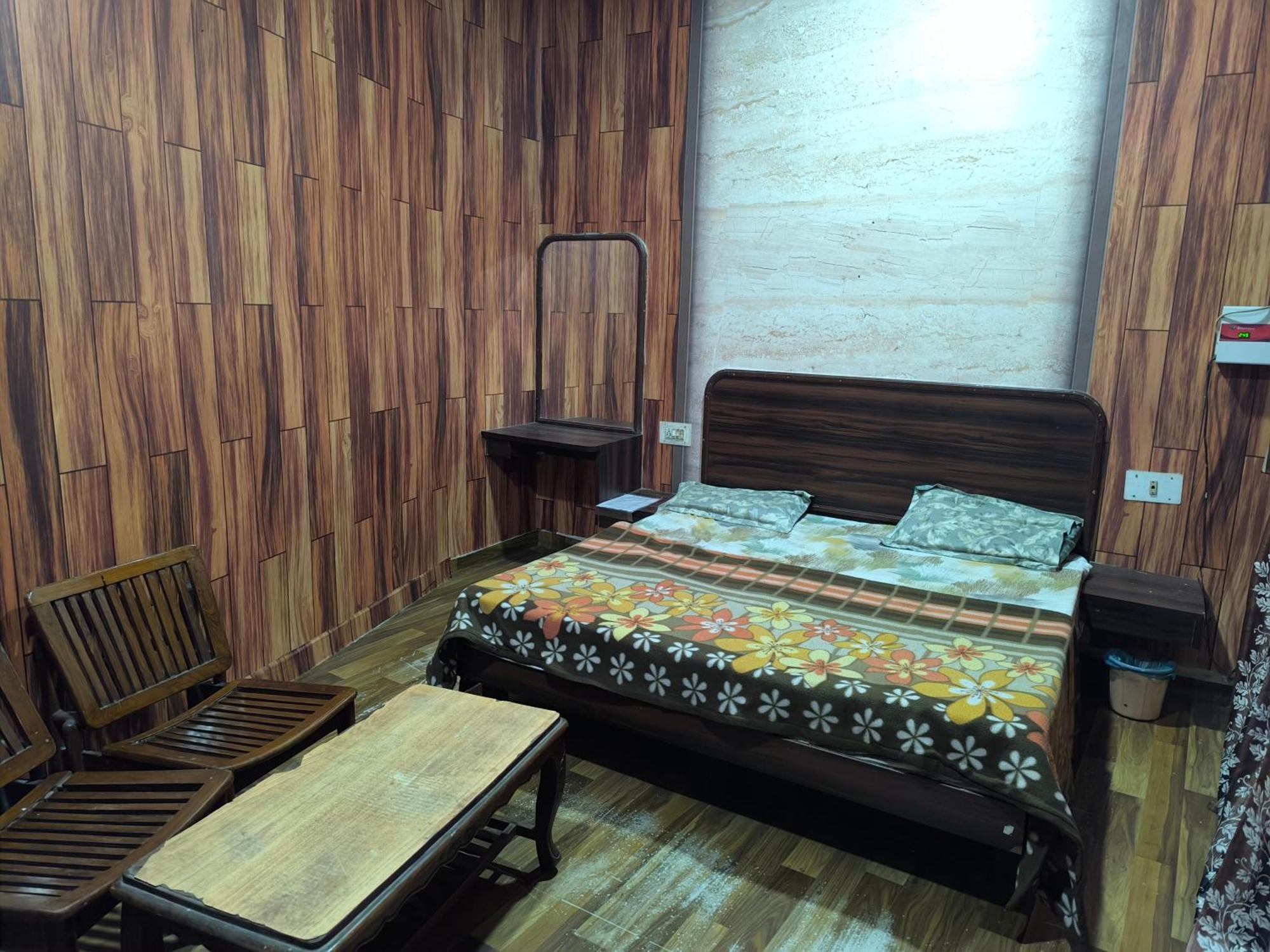 Hotel Jogi Guest House Welcome All Families, Friends, Groups, Couples, Singles Fully Airconditioner, Attach Washrooms, Lift, Wifi, 24 Hours Room Service, Power Backup Amritsar Exterior foto