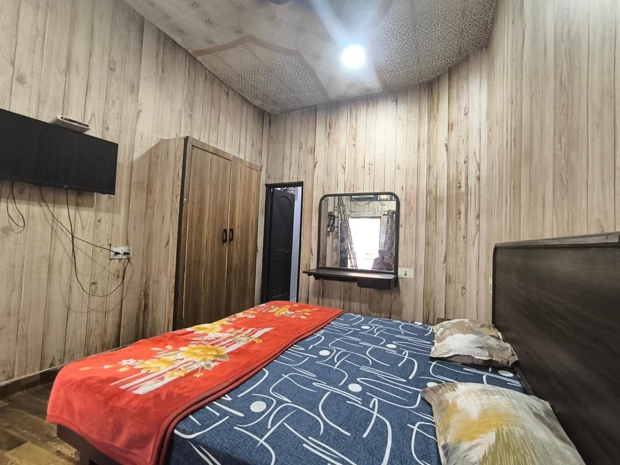 Hotel Jogi Guest House Welcome All Families, Friends, Groups, Couples, Singles Fully Airconditioner, Attach Washrooms, Lift, Wifi, 24 Hours Room Service, Power Backup Amritsar Exterior foto