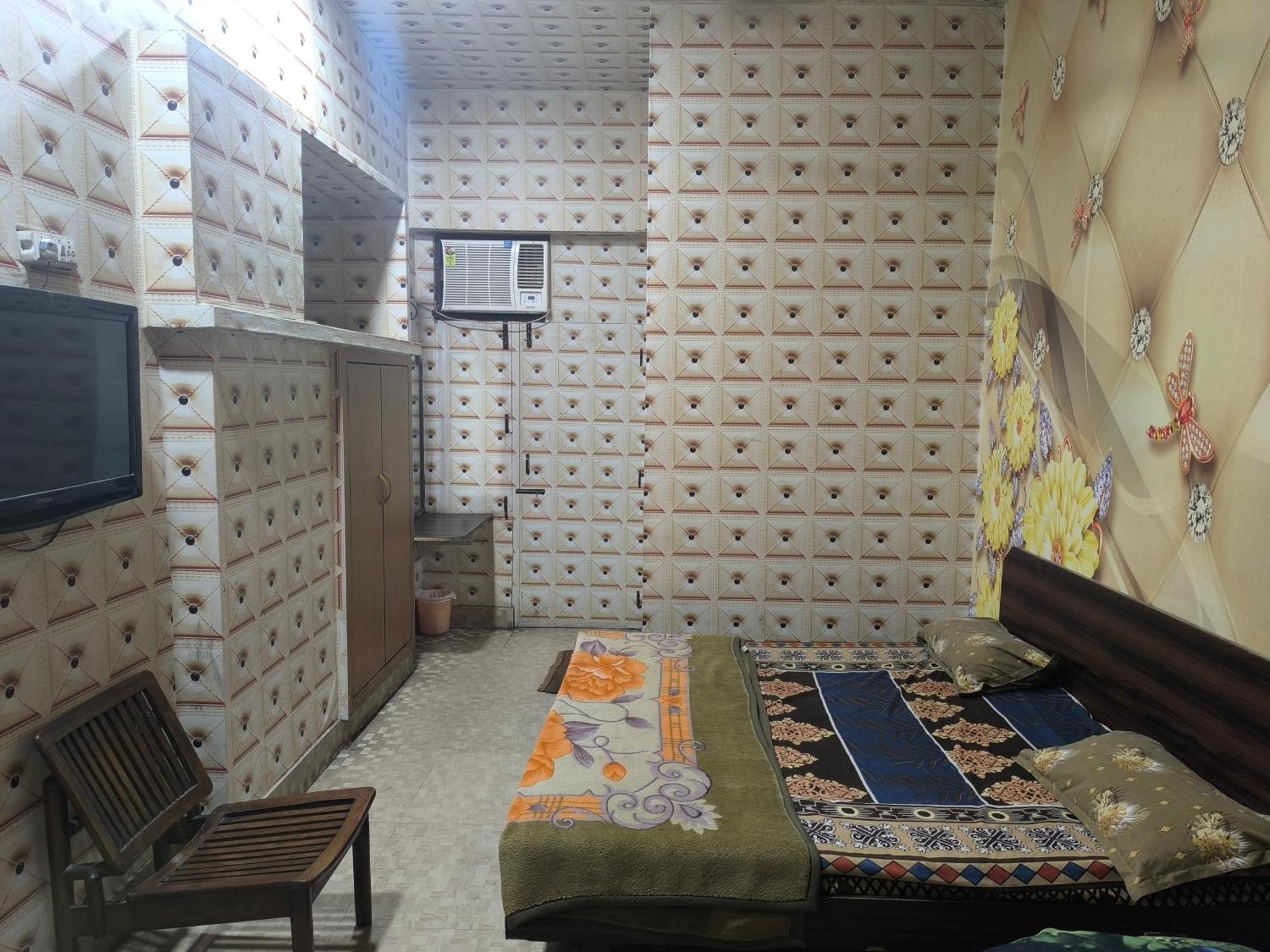 Hotel Jogi Guest House Welcome All Families, Friends, Groups, Couples, Singles Fully Airconditioner, Attach Washrooms, Lift, Wifi, 24 Hours Room Service, Power Backup Amritsar Exterior foto